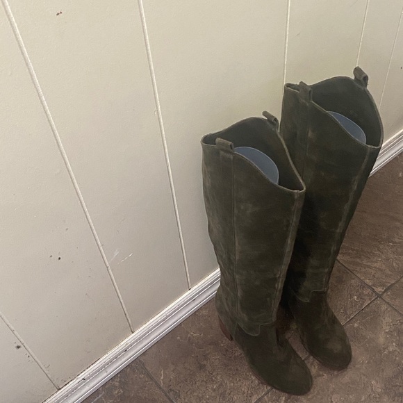 Bots - Picture 1 of 6